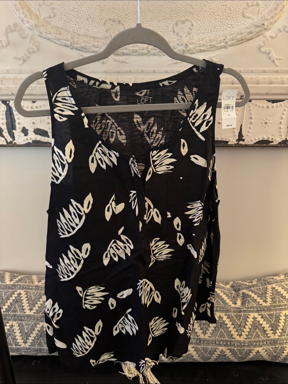LOFT Black and White Leaf-Print Sleeveless Camisole